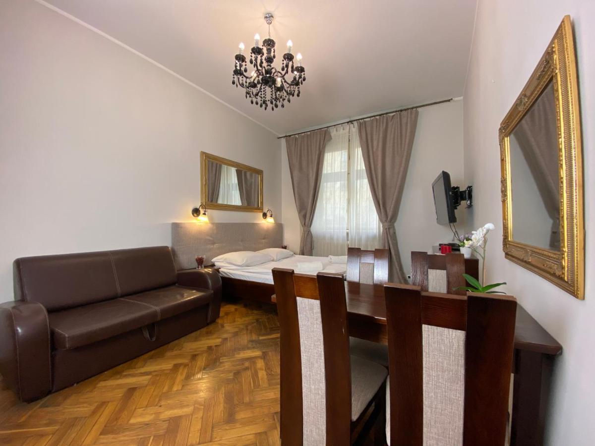 P&J Apartamenty Sw. Krzyza Krakow Ngoại thất bức ảnh