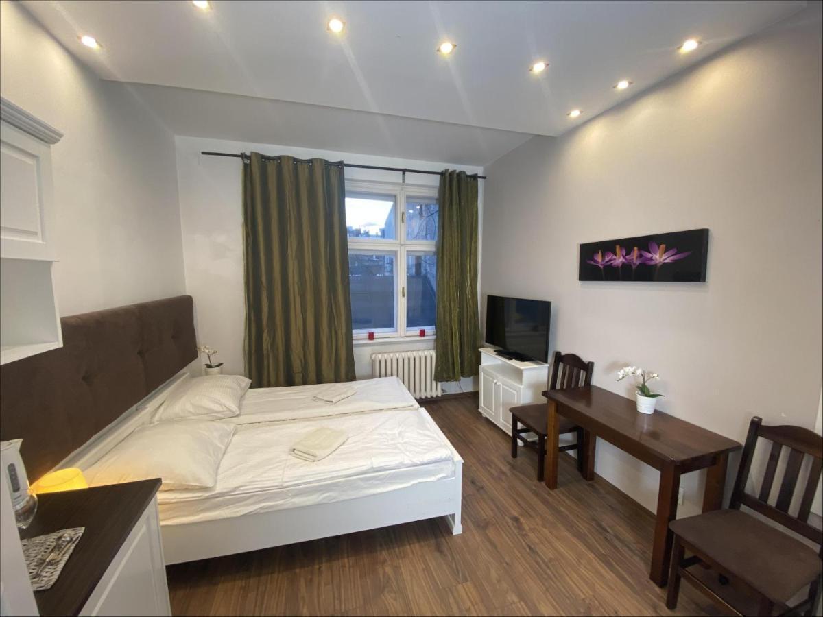 P&J Apartamenty Sw. Krzyza Krakow Ngoại thất bức ảnh