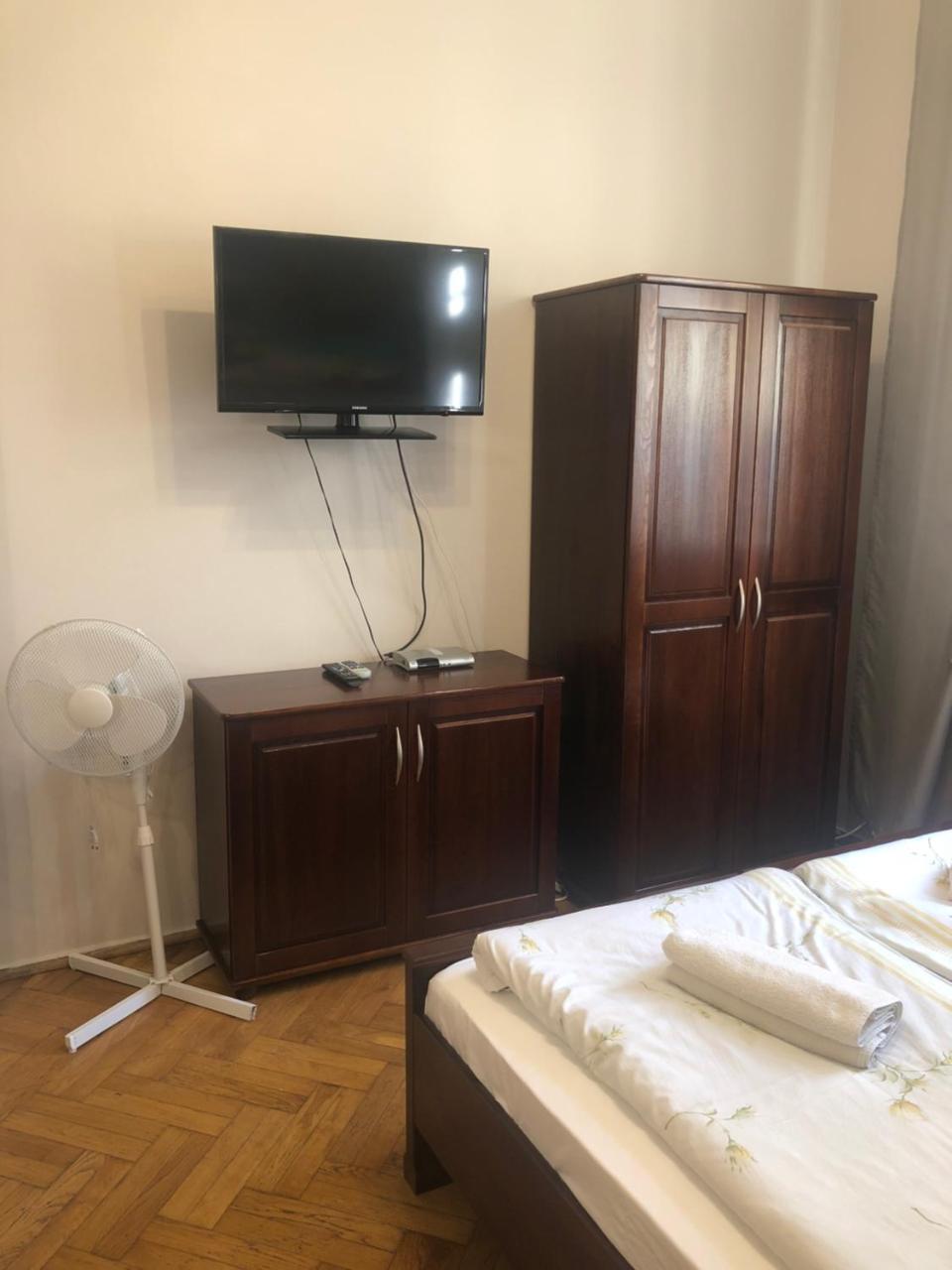 P&J Apartamenty Sw. Krzyza Krakow Ngoại thất bức ảnh